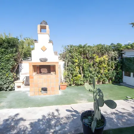 Gloria Villa *