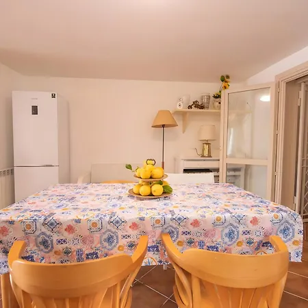 Gloria Villa