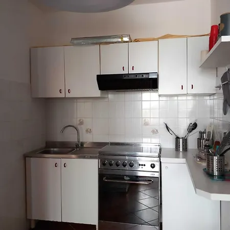 Gloria Villa *